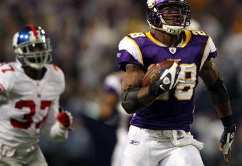MINNEAPOLIS - DECEMBER 28:  Adrian Peterson #28 of the Minnesota Vikings carries the ball in for a touchdown as James Butler #37 of the New York Giants defends on December 28, 2008 at the Hubert H. Humphrey Metrodome in Minneapolis, Minnesota. (Photo by Elsa/Getty Images)