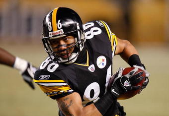 PITTSBURGH - DECEMBER 7:  Hines Ward #86 of the Pittsburgh Steelers runs with the ball during their NFL game against the Dallas Cowboys on December 7, 2008 at Heinz Field in Pittsburgh, Pennsylvania. The Steelers defeated the Cowboys 20-13. (Photo by Gregory Shamus/Getty Images)