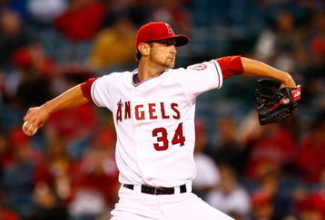 ANAHEIM, CA - APRIL 08:  Nick Adenhart #34 of the Los Angeles Angels of Anaheim throws a pitch against the Oakland Athletics at Angel Stadium on April 8, 2009 in Anaheim, California. The Athletics defeated the Angels 6-4.  (Photo by Jeff Gross/Getty Images)