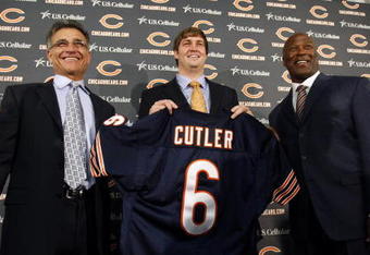 LAKE FOREST, IL - APRIL 3:  Chicago Bears general manager Jerry Angelo, quarterback Jay Cutler and head coach Lovie Smith are all smiles after introducing Cutler as their new quarterback during a press conference on April 3, 2009 at Halas Hall in Lake Forest, Illinois. (Photo by Jim Prisching/Getty Images)