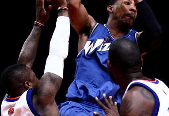 NEW YORK - JANUARY 14: Javaris Crittenton #8 of the Washington Wizards looks to pass under pressure from Nate Robinson #4 of the New York Knicks at Madison Square Garden January 14, 2009 in New York City. NOTE TO USER: User expressly acknowledges and agrees that, by downloading and/or using this Photograph, User is consenting to the terms and conditions of the Getty Images License Agreement.  (Photo by Chris McGrath/Getty Images)