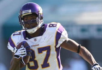 JACKSONVILLE, FL - NOVEMBER 23:  Bernard Berrian #87 of the Minnesota Vikings runs after making a reception against the Jacksonville Jaguars during the game at Jacksonville Municipal Stadium on November 23, 2008 in Jacksonville, Florida.  (Photo by Sam Greenwood/Getty Images)