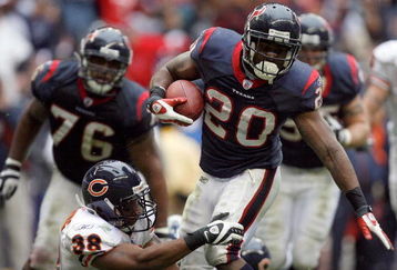 HOUSTON - DECEMBER 28:  Steve Slaton #20 of the Houston Texans is tackled short of the goal line by Danieal Manning #38 of the Chicago Bears during the second half at the Reliant Stadium December 28, 2008 in Houston, Texas.  The Texans won 31-24.  (Photo by Harry How/Getty Images)