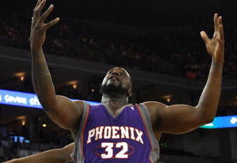 OAKLAND, CA - MARCH 15:  Shaquille O'Neal #32 of the Phoenix Suns grabs a rebound against the Golden State Warriors during an NBA game on March 15, 2009 at Oracle Arena in Oakland, California. NOTE TO USER: User expressly acknowledges and agrees that, by downloading and or using this photograph, User is consenting to the terms and conditions of the Getty Images License Agreement.  (Photo by Jed Jacobsohn/Getty Images)