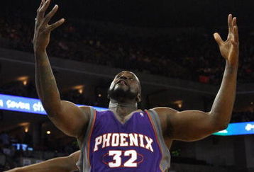 OAKLAND, CA - MARCH 15:  Shaquille O'Neal #32 of the Phoenix Suns grabs a rebound against the Golden State Warriors during an NBA game on March 15, 2009 at Oracle Arena in Oakland, California. NOTE TO USER: User expressly acknowledges and agrees that, by downloading and or using this photograph, User is consenting to the terms and conditions of the Getty Images License Agreement.  (Photo by Jed Jacobsohn/Getty Images)