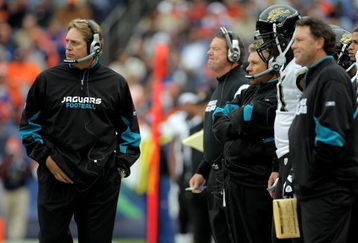 DENVER - OCTOBER 12:  Head coach Jack Del Rio (L) of the Jacksonville Jaguars directs his team against the Denver Broncos during NFL action at Invesco Field at Mile High on October 12, 2008 in Denver, Colorado. The Jaguars defeated the Broncos 24-17.  (Photo by Doug Pensinger/Getty Images)