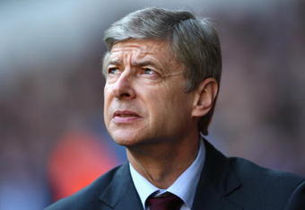 LONDON - FEBRUARY 08:  Arsenal manager Arsene Wenger looks to the skies during the Barclays Premier League match between Tottenham Hotspur and Arsenal at White Hart Lane on February 8, 2009 in London, England.  (Photo by Mike Hewitt/Getty Images)
