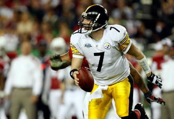TAMPA, FL - FEBRUARY 01:  Quarterback Ben Roethlisberger #7 of the Pittsburgh Steelers scrambles against the Arizona Cardinals during Super Bowl XLIII on February 1, 2009 at Raymond James Stadium in Tampa, Florida.  (Photo by Streeter Lecka/Getty Images)