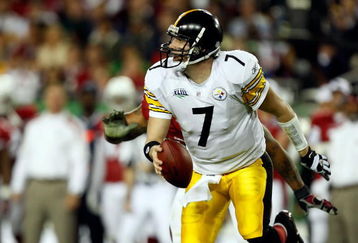 TAMPA, FL - FEBRUARY 01:  Quarterback Ben Roethlisberger #7 of the Pittsburgh Steelers scrambles against the Arizona Cardinals during Super Bowl XLIII on February 1, 2009 at Raymond James Stadium in Tampa, Florida.  (Photo by Streeter Lecka/Getty Images)