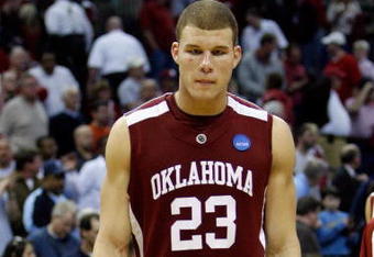 MEMPHIS, TN - MARCH 29:  Blake Griffin #23 of the Oklahoma Sooners walks off the court after losing to the North Carolina Tar Heels during the NCAA Men's Basketball Tournament South Regional Final at the FedExForum on March 29, 2009 in Memphis, Tennessee. The Tar Heels defeated the Sooners 72-60 to advance to the Final Four.  (Photo by Joe Murphy/Getty Images)