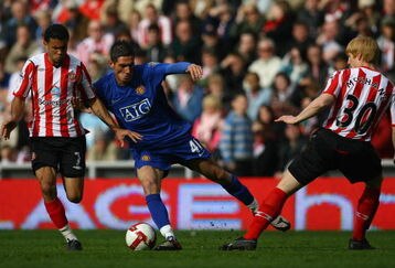 SUNDERLAND, ENGLAND - APRIL 11:  Federico Macheda of Manchester United is challenged by Carlos Edwards and Paul McShane of Sunderland during the Barclays Premier League match between Sunderland and Manchester United at The Stadium of Light on April 11, 2009 in Sunderland, England.  (Photo by Alex Livesey/Getty Images)