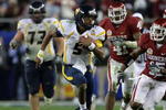 GLENDALE, AZ - JANUARY 02:  Quarterback Patrick White #5 of the West Virginia Mountaineers runs for 47-yards past Dominique Franks #15 of the Oklahoma Sooners in the second half at the Tostito's Fiesta Bowl at University of Phoenix Stadium January 2, 2008 in Glendale, Arizona.  (Photo by Doug Pensinger/Getty Images)
