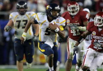 GLENDALE, AZ - JANUARY 02:  Quarterback Patrick White #5 of the West Virginia Mountaineers runs for 47-yards past Dominique Franks #15 of the Oklahoma Sooners in the second half at the Tostito's Fiesta Bowl at University of Phoenix Stadium January 2, 2008 in Glendale, Arizona.  (Photo by Doug Pensinger/Getty Images)