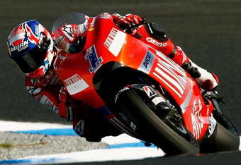 PHILLIP ISLAND, AUSTRALIA - OCTOBER 05:  Casey Stoner of Australia and the Ducati Team turns out of a bend during the Australian MotoGP at the Phillip Island Circuit on October 5, 2008 in Phillip Island, Australia.  (Photo by Quinn Rooney/Getty Images)