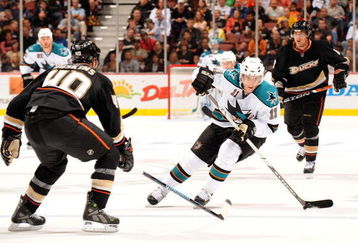 ANAHEIM, CA - OCTOBER 17:  Marcel Goc #11 of the San Jose Sharks skates in with the puck as he is watched by Kent Huskins #40 and Teemu Selanne #8 of the Anaheim Ducks during the second period at the Honda Center on October 17, 2008 in Anaheim, California.  (Photo by Harry How/Getty Images)