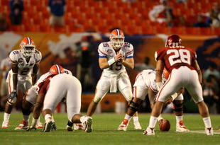 MIAMI - JANUARY 08:  Tim Tebow #15 of the Florida Gators awaits the snap in the shotgun formation against the Oklahoma Sooners during the FedEx BCS National Championship game at Dolphin Stadium on January 8, 2009 in Miami, Florida.  (Photo by Doug Benc/Getty Images)