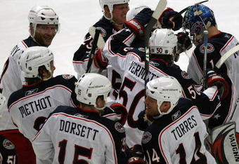 CHICAGO - APRIL 08: The Columbus Blue Jackets celebrate a win over the Chicago Blackhawks by mobbing goaltender Steve Mason #1 (R) on April 8, 2009 at the United Center in Chicago, Illinois. The Blue Jackets defeated the Blackhawks 4-3 in a shootout. (Photo by Jonathan Daniel/Getty Images)