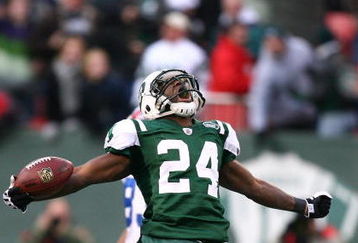EAST RUTHERFORD, NJ - DECEMBER 14:  Darrelle Revis #24 of the New York Jets celebrates making a game saving interception in the closing minutes of regulation preserving a 31-27 win against the Buffalo Bills during their game on December 14, 2008 at Giants Stadium in East Rutherford, New Jersey.  (Photo by Al Bello/Getty Images)