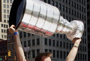 DETROIT - JUNE 06:  Nicklas Lidstrom #5 of the Detroit Red Wings holds up the Stanley Cup during a parade to celebrate winning the 2008 Stanley Cup on June 6, 2008 in Detroit, Michigan.  (Photo by Gregory Shamus/Getty Images)