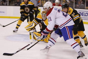 BOSTON - APRIL 15:  Christopher Higgins #21 of the Montreal Canadiens heads for the net as Marc Savard #91 and Tim Thomas #30 of the Boston Bruins defend during game four of the Eastern Conference Quarterfinals of the 2008 NHL Stanley Cup Playoffs on April 15, 2008 at the TD Banknorth Garden in Boston, Massachusetts. The Canadiens defeated the Bruins 1-0.  (Photo by Elsa/Getty Images)