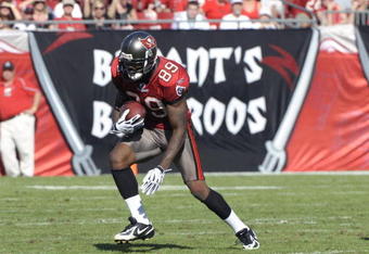 TAMPA, FL - DECEMBER 21: Wide receiver Antonio Bryant #89 of the Tampa Bay Buccaneers rushes upfield with a pass against the San Diego Chargers at Raymond James Stadium on December 21, 2008 in Tampa, Florida.  (Photo by Al Messerschmidt/Getty Images)