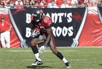 TAMPA, FL - DECEMBER 21: Wide receiver Antonio Bryant #89 of the Tampa Bay Buccaneers rushes upfield with a pass against the San Diego Chargers at Raymond James Stadium on December 21, 2008 in Tampa, Florida.  (Photo by Al Messerschmidt/Getty Images)