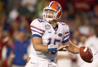 MIAMI - JANUARY 08:  Tim Tebow #15 of the Florida Gators looks to pass the ball during the FedEx BCS National Championship Game against the Oklahoma Sooners at Dolphin Stadium on January 8, 2009 in Miami, Florida.  (Photo by Donald Miralle/Getty Images)