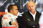 MELBOURNE, AUSTRALIA - MARCH 27:  Lewis Hamilton of Great Britain and McLaren Mercedes talks with McLaren CEO Ron Dennis in his team garage during practice for the Australian Formula One Grand Prix at the Albert Park Circuit on March 27, 2009 in Melbourne, Australia.  (Photo by Clive Mason/Getty Images)