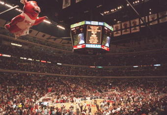 24 MAR 1995:  A VIEW OF THE INTERIOR OF THE UNITED CENTER, HOME OF THE CHICAGO BULLS AND CHICAGO BLACKHAWKS, AT THE START OF THE BULLS 106-99 LOSS TO THE ORLANDO MAGIC IN CHICAGO, ILLINOIS. Mandatory Credit: Jonathan Daniel/ALLSPORT