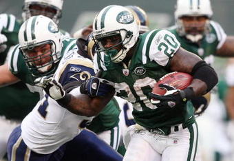 EAST RUTHERFORD, NJ - NOVEMBER 09:  Thomas Jones #20 of the New York Jets rushes against the St. Louis Rams at Giants Stadium on November 9, 2008 in East Rutherford, New Jersey.  (Photo by Nick Laham/Getty Images)