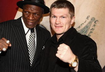 HOLLYWOOD - MARCH 30:  Trainer Floyd Mayweather and professional boxer Ricky Hatton attend 'The Battle of East and West', a promotion for the May 2, 2009 World Junior Welterweight Championship boxing match held at the Roosevelt Hotel on March 30, 2009 in Hollywood, California.  (Photo by Alberto E. Rodriguez/Getty Images)