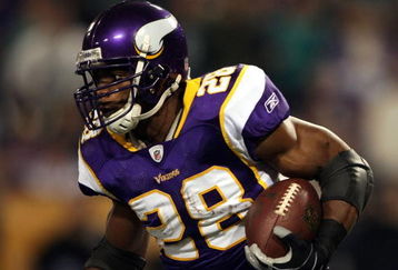 MINNEAPOLIS - JANUARY 4:   Adrian Peterson #28 of the Minnesota Vikings carries the ball in the first half against the Philadelphia Eagles during the NFC Wild Card playoff game on January 4,2009 at the Hubert H. Humphrey Metrodome in Minneapolis, Minnesota. (Photo by Elsa/Getty Images)