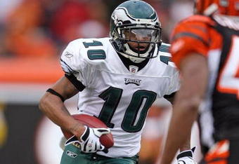 CINCINNATI - NOVEMBER 16:  DeSean Jackson #10 of the Philadelphia Eagles runs with the ball during the NFL game against the Cincinnati Bengals at Paul Brown Stadium on November 16, 2008 in Cincinnati, Ohio.  The game ended in a 13-13 tie.  (Photo by Andy Lyons/Getty Images)