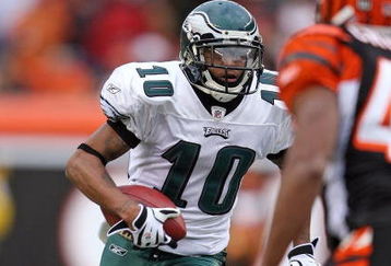 CINCINNATI - NOVEMBER 16:  DeSean Jackson #10 of the Philadelphia Eagles runs with the ball during the NFL game against the Cincinnati Bengals at Paul Brown Stadium on November 16, 2008 in Cincinnati, Ohio.  The game ended in a 13-13 tie.  (Photo by Andy Lyons/Getty Images)