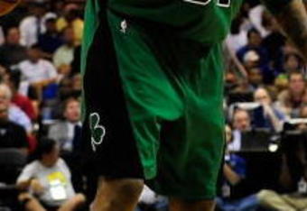 ORLANDO, FL - MARCH 25:  Paul Pierce #34 of the Boston Celtics sets up a play in a game against the Orlando Magic on March 25, 2009 at Amway Arena in Orlando, Florida.  NOTE TO USER: User expressly acknowledges and agrees that, by downloading and/or using this Photograph, user is consenting to the terms and conditions of the Getty Images License Agreement.  (Photo by Sam Greenwood/Getty Images)