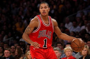 LOS ANGELES, CA - NOVEMBER 18:  Derrick Rose #1 of the Chicago Bulls controls the ball against the Los Angeles Lakers on November 18, 2008 at Staples Center in Los Angeles, California.  The Lakers won 116-109.    NOTE TO USER: User expressly acknowledges and agrees that, by downloading and/or using this Photograph, user is consenting to the terms and conditions of the Getty Images License Agreement.  (Photo by Stephen Dunn/Getty Images)