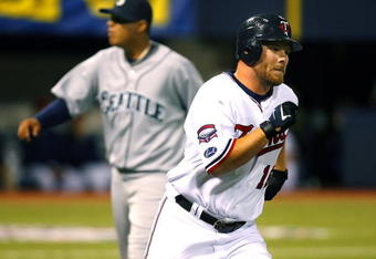 MINNEAPOLIS, MN - APRIL 6: Jason Kubel #16 of the Minnesota Twins runs out an infield ground ball in a game against the Seattle Mariners at the Metrodome on April 6, 2009 in Minneapolis, Minnesota. (Photo by Scott A. Schneider/Getty Images)