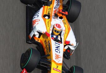 SHANGHAI, CHINA - APRIL 18:  Fernando Alonso of Spain and Renault drives on his way to finishing second during qualifying for the Chinese Formula One Grand Prix at the Shanghai International Circuit on April 18, 2009 in Shanghai, China.  (Photo by Clive Mason/Getty Images)