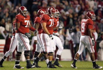 TUSCALOOSA, AL - NOVEMBER 15:  Andre Smith #71 of the Alabama Crimson Tide walks to the line of scrimmage during the game against the Mississippi State Bulldogs at Bryant-Denny Stadium on November 15, 2008 in Tuscaloosa, Alabama.  (Photo by Kevin C. Cox/Getty Images)