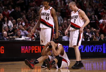 PORTLAND, OR - APRIL 18:  Brandon Roy #7 of the Portland Trail Blazers holds his face after being injured during a scramble for the ball against  the Houston Rockets during Game One of the Western Conference Quarterfinals of the 2009 NBA Playoffs on April 18, 2009 at the Rose Garden in Portland, Oregon. NOTE TO USER: User expressly acknowledges and agrees that, by downloading and or using this Photograph, user is consenting to the terms and conditions of the Getty Images License Agreement.  (Photo by Jonathan Ferrey/Getty Images)