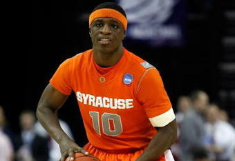 MEMPHIS, TN - MARCH 27:  Jonny Flynn #10 of the Syracuse Orange looks to pass the ball against the Oklahoma Sooners during the NCAA Men's Basketball Tournament South Regionals at the FedExForum on March 27, 2009 in Memphis, Tennessee.  (Photo by Joe Murphy/Getty Images)