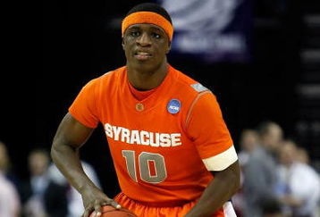 MEMPHIS, TN - MARCH 27:  Jonny Flynn #10 of the Syracuse Orange looks to pass the ball against the Oklahoma Sooners during the NCAA Men's Basketball Tournament South Regionals at the FedExForum on March 27, 2009 in Memphis, Tennessee.  (Photo by Joe Murphy/Getty Images)
