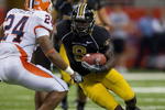 ST. LOUIS, MO - AUGUST 30: Jeremy Maclin #9 of the University of Missouri Tigers looks to get past Bo Flowers #24 of the University of Illinois Fighting Illini during the State Farm Arch Rivalry game at the Edward Jones Dome on August 30, 2008 in St. Louis, Missouri.  The Tigers beat the Fighting Illini 52-42.  (Photo by Dilip Vishwanat/Getty Images)