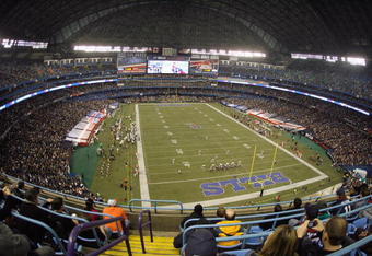 TORONTO, ON - DECEMBER 07: The Buffalo Bills and the Miami Dolphins play in the first regular season NFL game held in Canada on December 7, 2008 at Rogers Centre in Toronto, Ontario, Canada. (Photo by Rick Stewart/Getty Images)