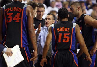 LEXINGTON, KY - MARCH 09:  Billy Donovan, the Head Coach of the Florida Gators, gives instructions to his team during their SEC game against the Kentucky Wildcats on March 9, 2007 at Rupp Arena in Lexington, Kentucky.  (Photo by Andy Lyons/Getty Images)