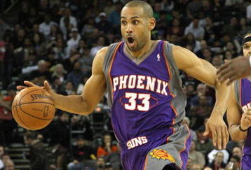 OAKLAND, CA - MARCH 15:  Grant Hill #33 of the Phoenix Suns dribbles the ball against the Golden State Warriors during an NBA game on March 15, 2009 at Oracle Arena in Oakland, California. NOTE TO USER: User expressly acknowledges and agrees that, by downloading and or using this photograph, User is consenting to the terms and conditions of the Getty Images License Agreement.  (Photo by Jed Jacobsohn/Getty Images)