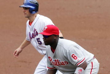 NEW YORK - JULY 24: David Wright #5 of the New York Mets leads off first base against Ryan Howard #6 of the Philadelphia Phillies on July 24, 2008 at Shea Stadium in the Flushing neighborhood of the Queens borough of New York City. (Photo by Jim McIsaac/Getty Images)