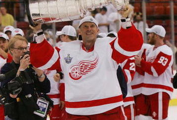 PITTSBURGH - JUNE 04: Dominik Hasek #39 of the Detroit Red Wings celebrates with the Stanley Cup after defeating the Pittsburgh Penguins in game six of the 2008 NHL Stanley Cup Finals at Mellon Arena on June 4, 2008 in Pittsburgh. Pennsylvania. The Red Wings defeated the Penguins 3-2 to win the Stanley Cup Finals 4 games to 2. (Photo by Bruce Bennett/Getty Images)