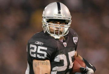 OAKLAND, CA - SEPTEMBER 8:  Running back Justin Fargas #25 of the Oakland Raiders runs with the ball during the NFL game against the Denver Broncos on September 8, 2008 at McAfee Coliseum in Oakland, California. The Broncos defeated the Raiders 41-14. (Photo by Jed Jacobsohn/Getty Images)