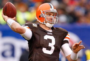 CLEVELAND - NOVEMBER 30:  Quarterback Derek Anderson #3 of the Cleveland Browns passes the ball during their NFL game against the Indianapolis Colts on November 30, 2008 at Cleveland Browns Stadium in Cleveland, Ohio. The Colts defeated the Browns 10-6.  (Photo by Gregory Shamus/Getty Images)